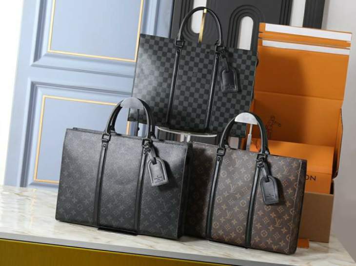 Picture of Louis Vuitton Mens Bags _SKUfw221566507fw